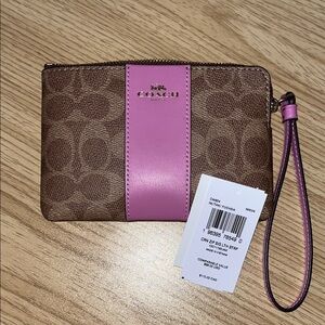 Coach Corner Zip Wristlet Tan / Fuchsia